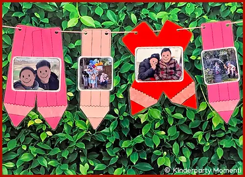 Vier bunte Bilderrahmen in Bleistiftform mit Familienfotos vor grünem Blatt-Hintergrund