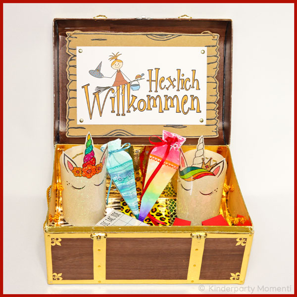 DIY Schatztruhe für Bastelvorlagen Eine offene Schatzkiste, darin steht und liegt selbstgebasteltes