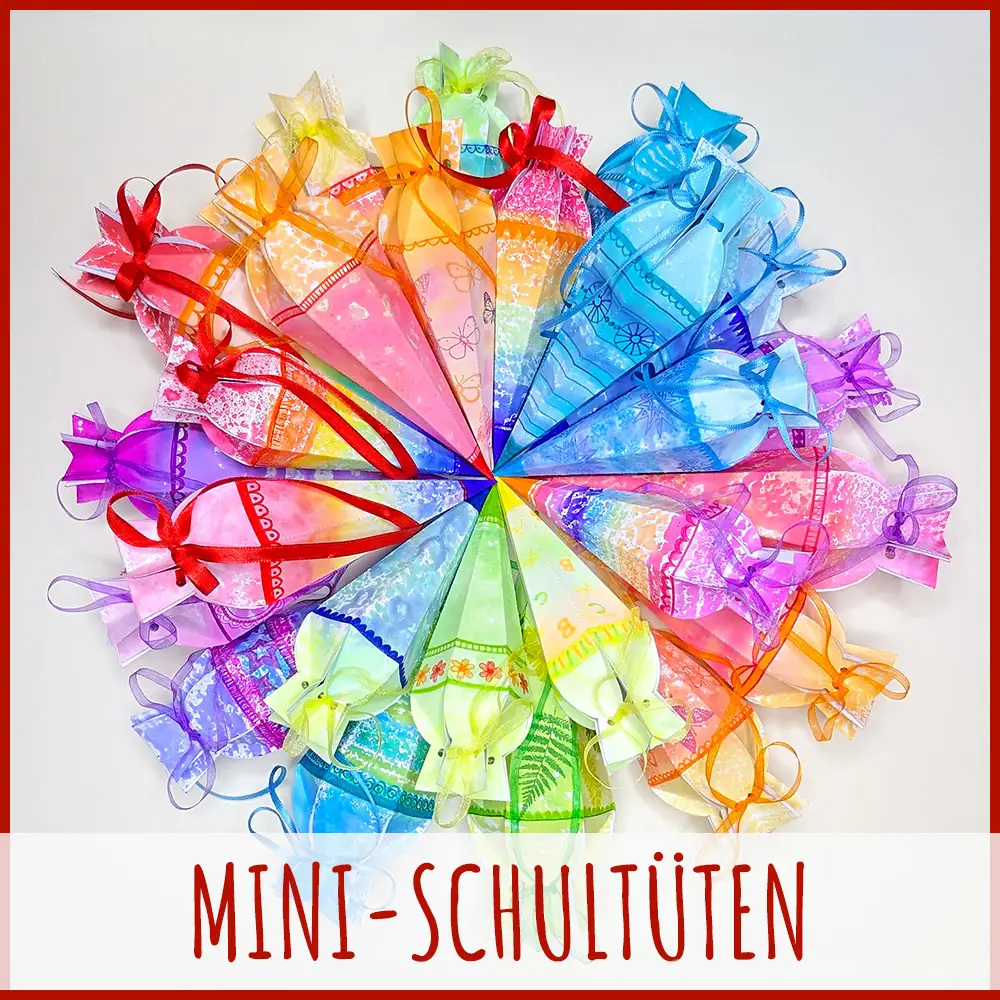 Große Vielfalt an kleinen Zuckertüten Vielen bunte selbst gebastelte Minischultüten liegen im Kreis auf einem Tisch.
