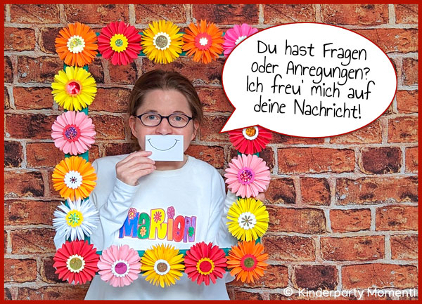 Nachfragen & Weiterbasteln Die Autorin der Website in einem Bilderrahmen aus Papierblumen. Daneben eine Sprechblase mit Angebot Fragen zu senden.