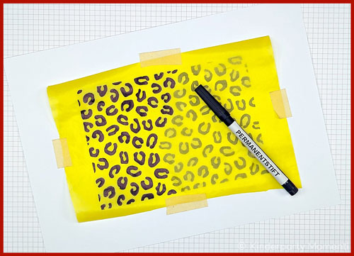 Leopardenmuster auf gelben Transparentpapier