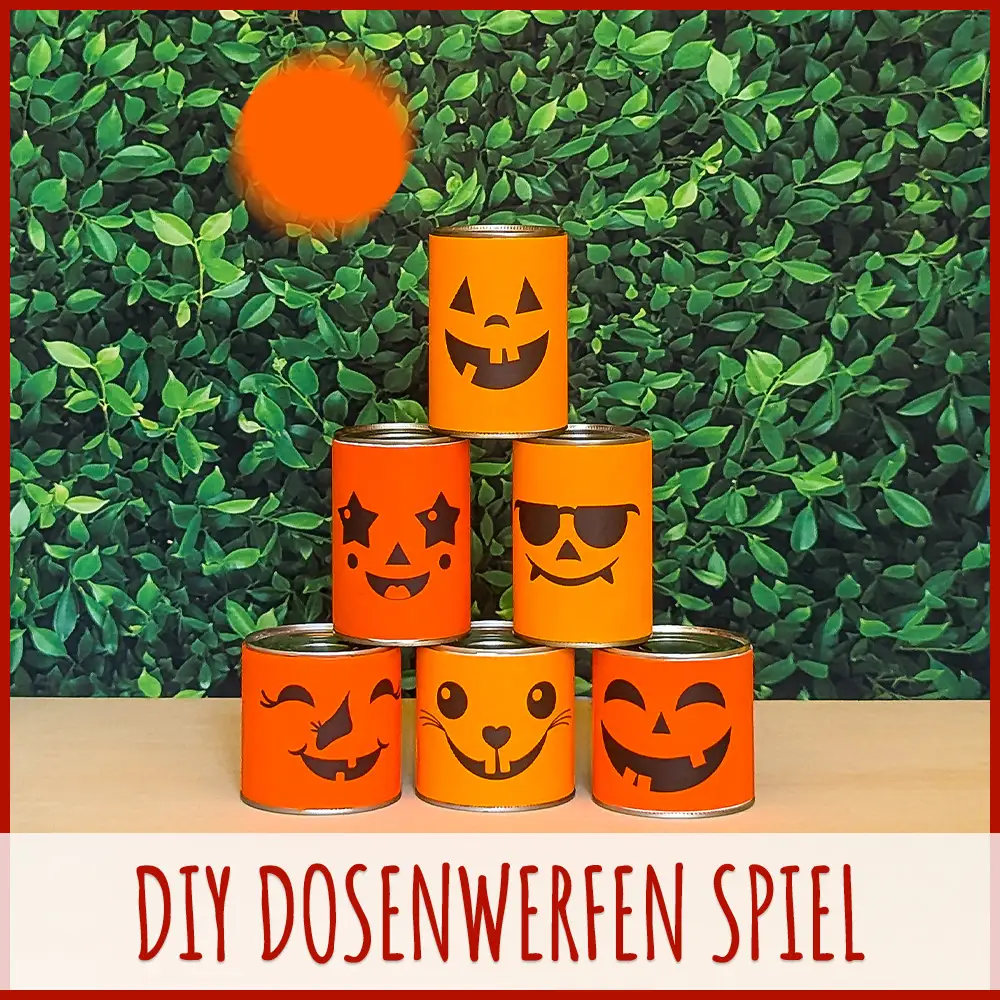 DIY Dosenwerfen Spiel mit Dosen mit fröhlichen Kürbisgesichtern Sechs Dosen mit orangefarbenen Halloween-Gesichtern als Dosenwerfspiel vor grünem Blätterhintergrund, darunter Schriftzug 'DIY DOSENWERFEN SPIEL'