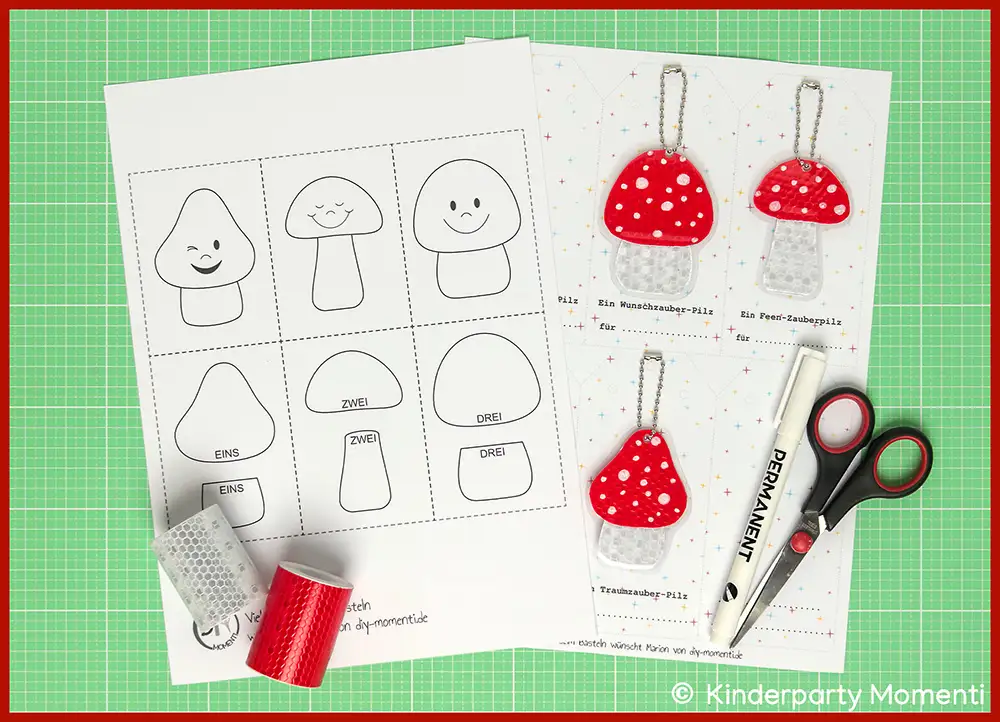 Zwei Bastelvorlagen für Reflektoren mit Pilzmotiven, eine mit schwarz-weißen Linienzeichnungen und Zahlen, die andere mit farbigen Beispielen roter Fliegenpilze als Anhänger, daneben Schere, Reflektorband und Stift.