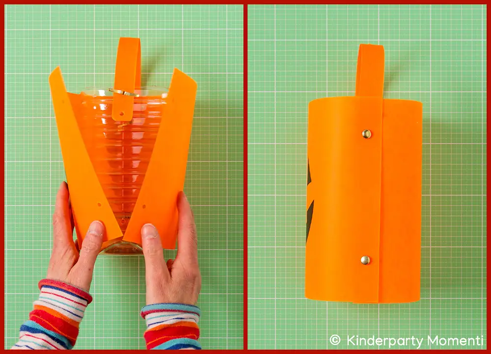 Zwei Ansichten einer selbstgebastelten Laterne aus orangefarbenem Papier und einer durchsichtigen Flasche, gehalten von Händen in gestreiften Ärmeln.