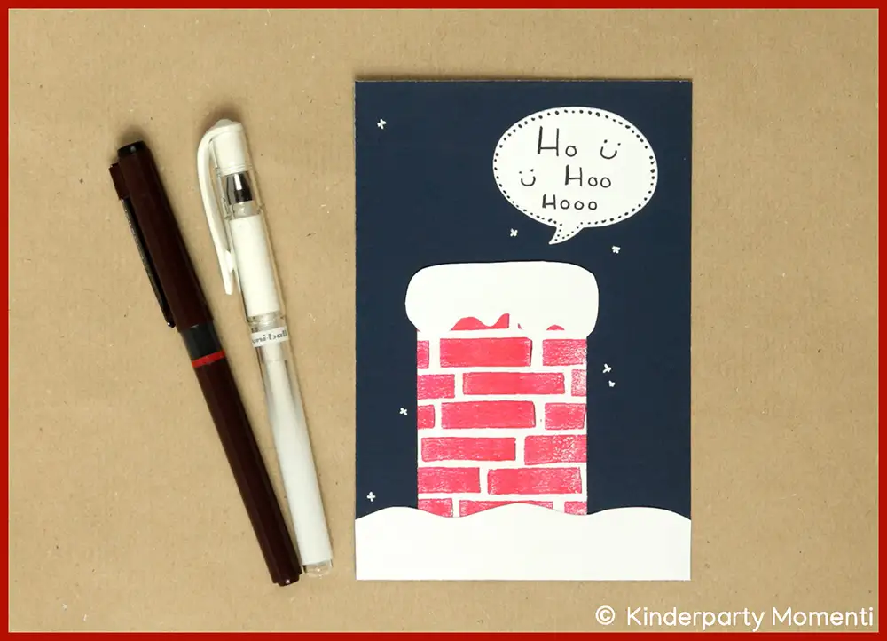 DIY Weihnachtskarte mit rotem Ziegelstein-Schornstein auf dunkelblauem Hintergrund mit weißen Sternen, darüber Sprechblase mit Text 'Ho Hoo Hooo', daneben schwarzer und weißer Stift.
